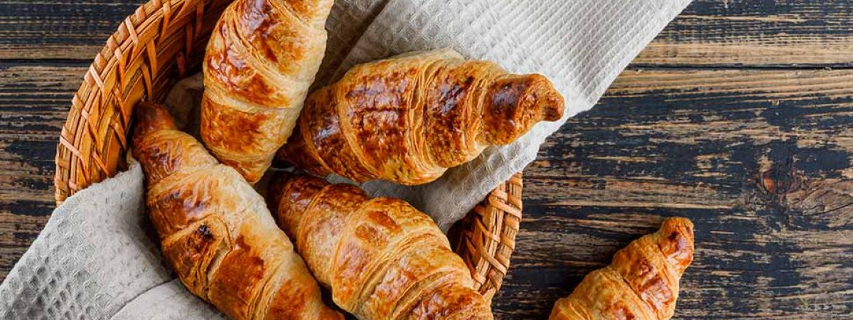 elaboración paso a paso de croissants