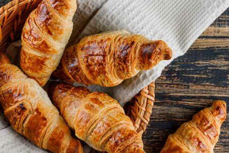 elaboración paso a paso de croissants