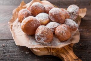 Buñuelo de viento, dulce típico del día de todos los santos