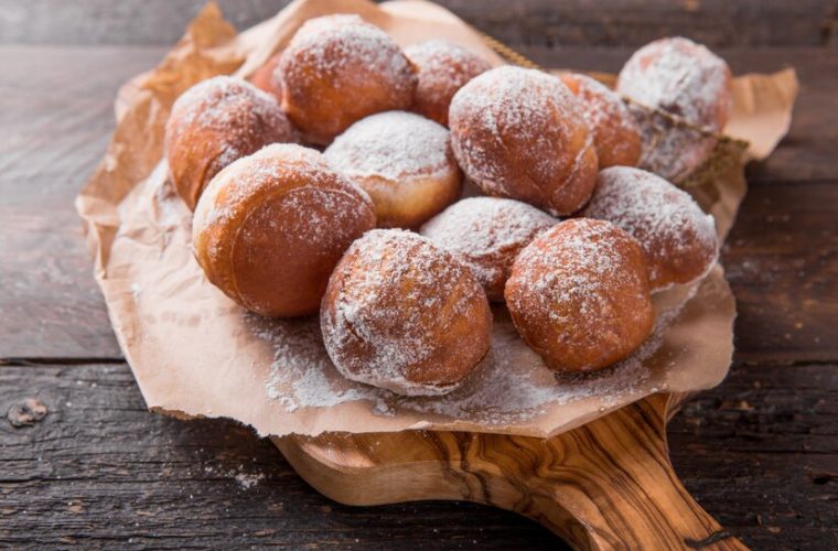 Buñuelo de viento, dulce típico del día de todos los santos